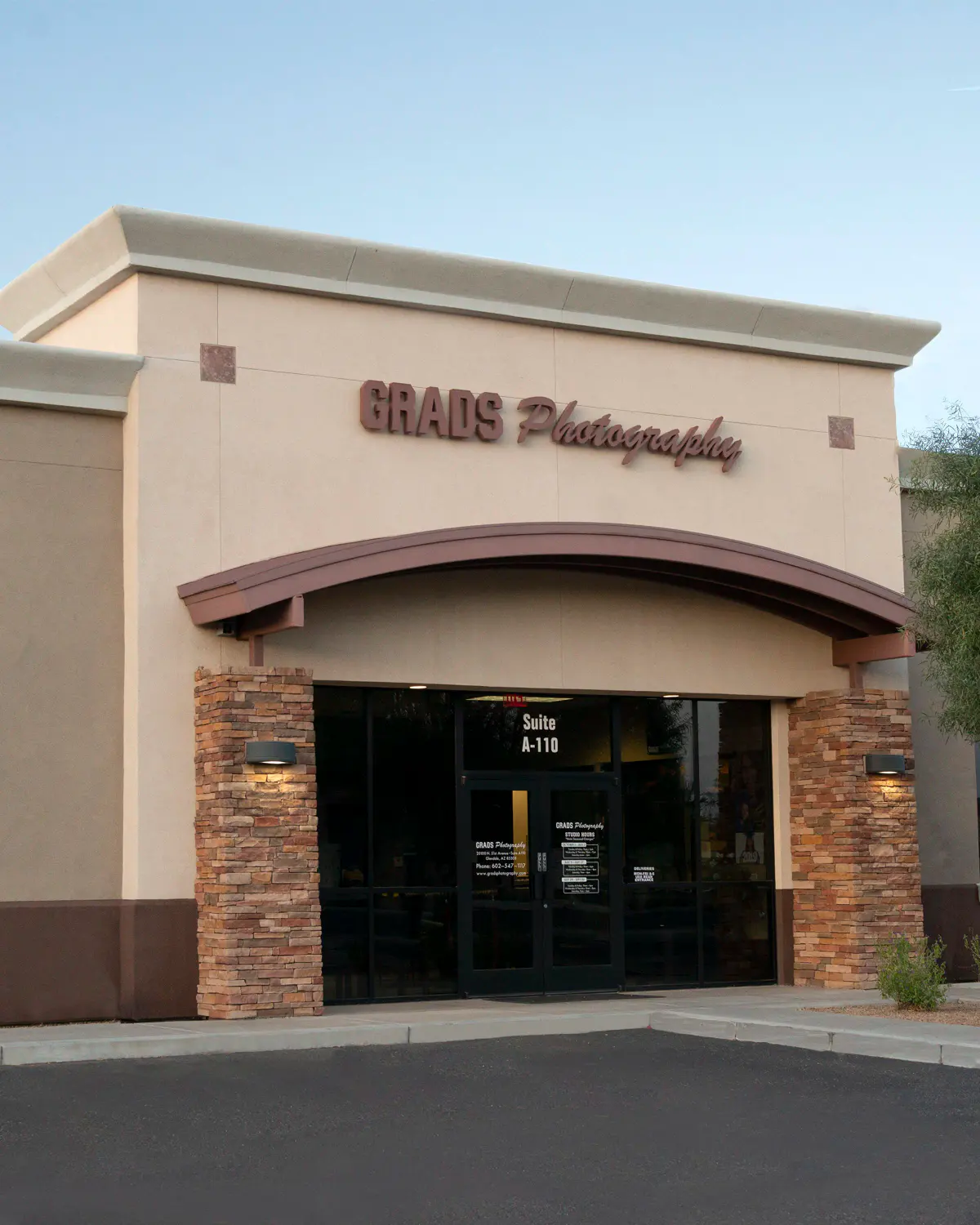 The Grads Photography studio building in Glendale